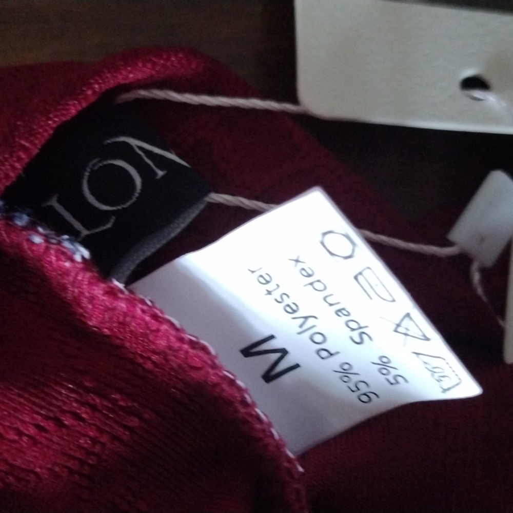 Elegant Red Women's Top Brand New - Picture 5 of 5